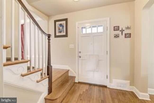 Building Photo - CHARMING COLONIAL LOCATED IN QUIET COURT I...