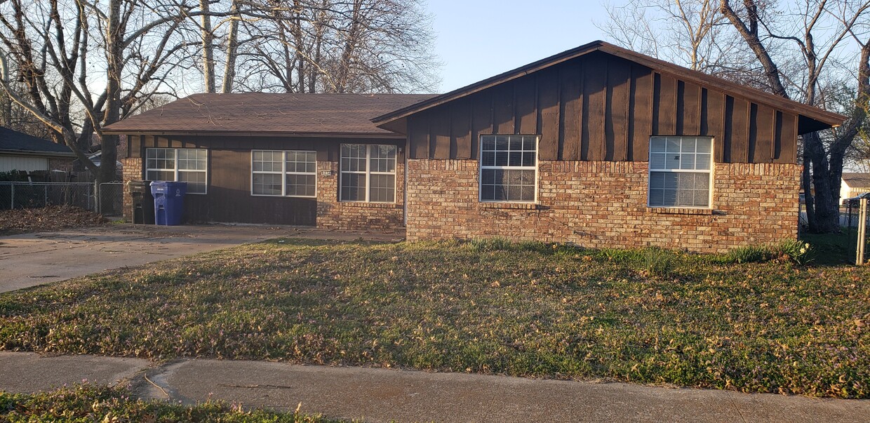 Primary Photo - 1234 E Freeport St