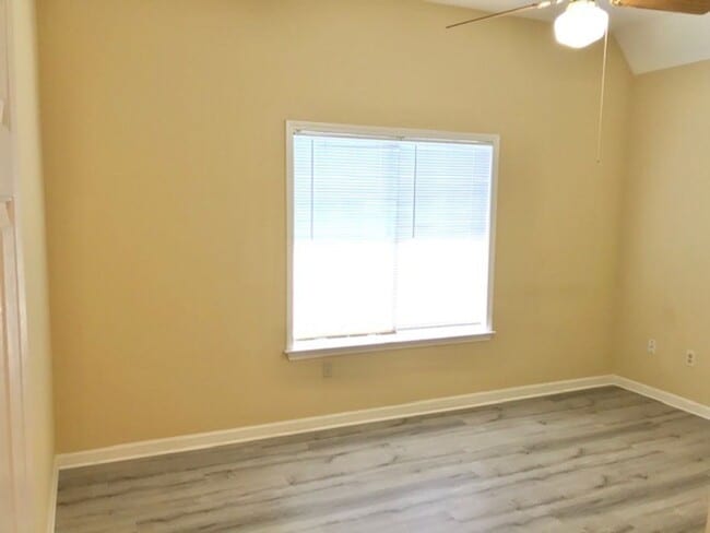 Building Photo - Paramount cv3921