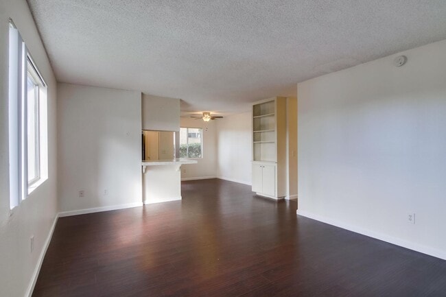 Building Photo - 3 Bed/ 2 Bath Clairemont Mesa