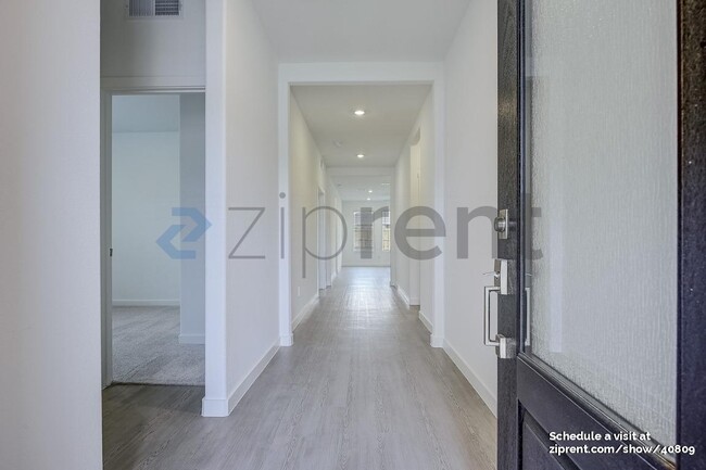 Foto del edificio - 1313 Rockwell Dr