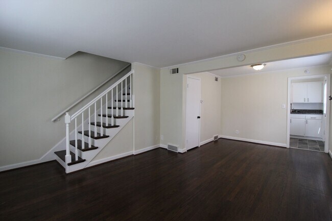 Foto del edificio - May FREE On This 2 Bedroom Duplex in North Kansas City