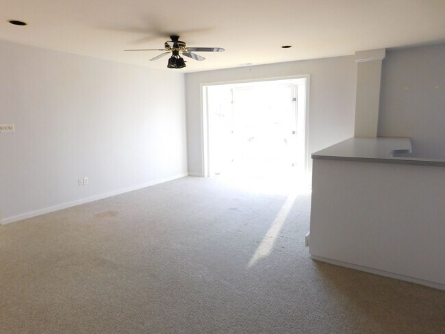 Building Photo - 914 Washington Post Road - Upstairs Apartm...