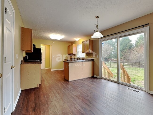 Building Photo - 15 Woodsong Ct