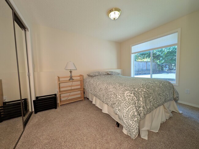 Building Photo - 1317 NW Mayfield Rd