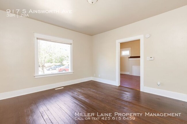 Building Photo - 917 S Ainsworth Ave