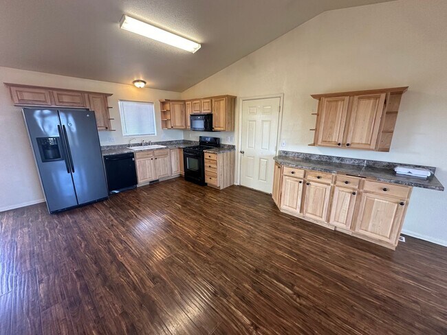 Foto del edificio - Beautiful 4-bedroom 3-bathroom Home on 5 Acres with Mountain Views!!!