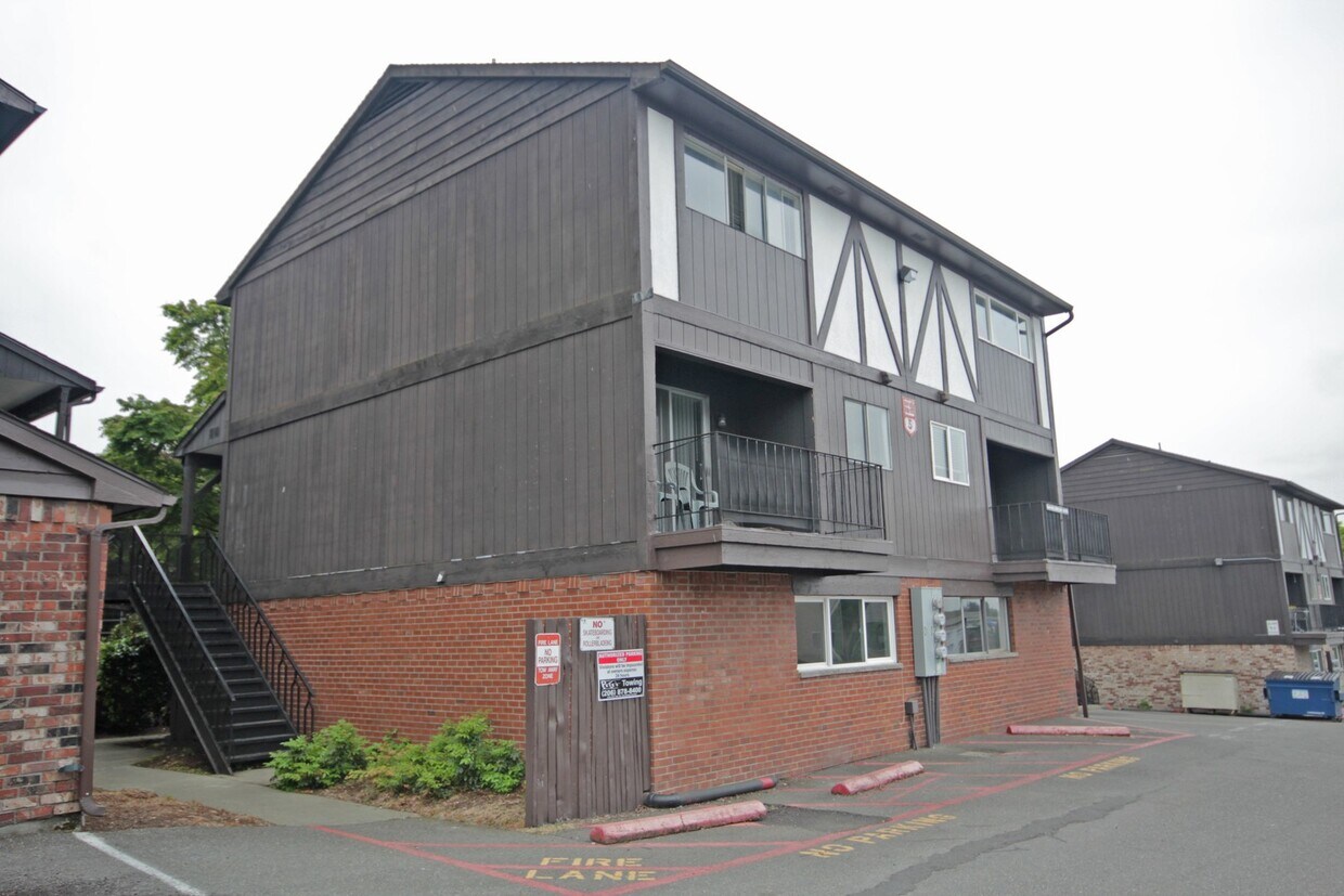 3425 S 176th St Unit 128, SeaTac, WA 98188 Condo for Rent in SeaTac