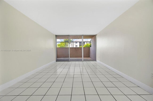 Building Photo - 10525 SW 112th Ave