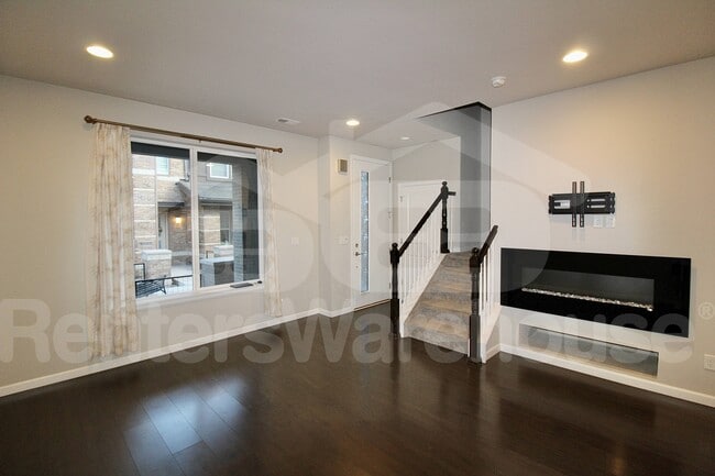 Building Photo - 8966 E Caley Way