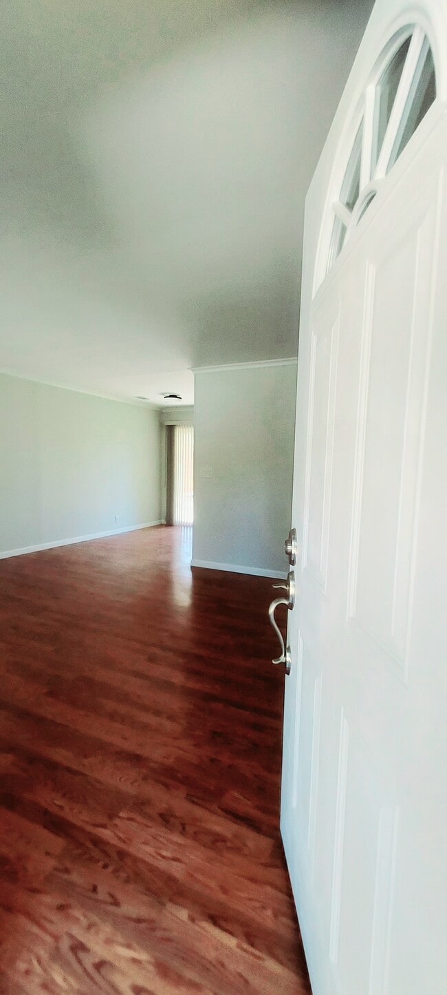 Building Photo - 1321 Evergreen Dr