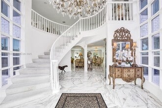 Building Photo - 2889 NE 35th St