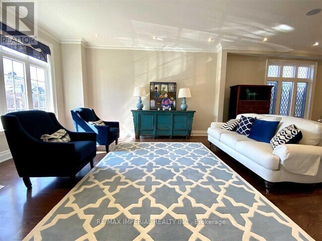 Photo du bâtiment - 448 Glengrove Ave W