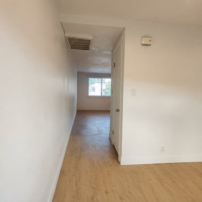 Foto del edificio - 1476 Lancelot Dr
