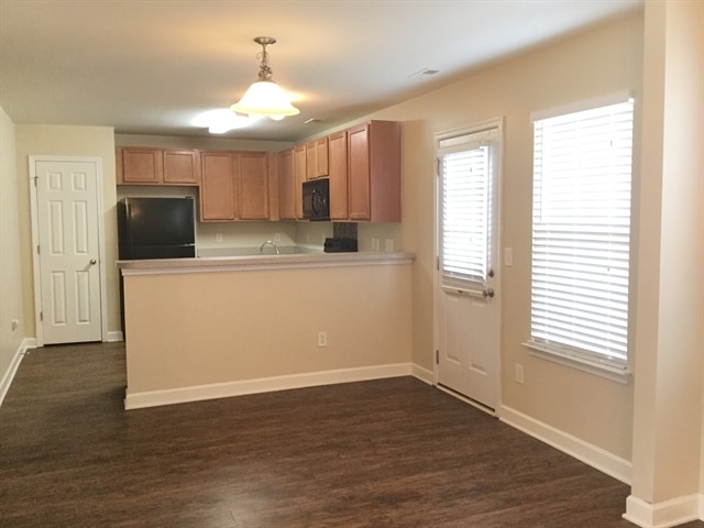 Building Photo - 982 Ramsgate Dr SW