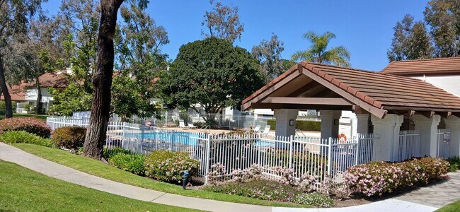 Foto del edificio - Quite 2 Bed/2 Bath Single Story Condo