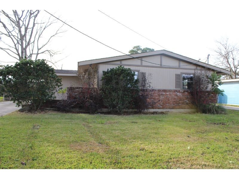 Primary Photo - 4742 Chrysler St