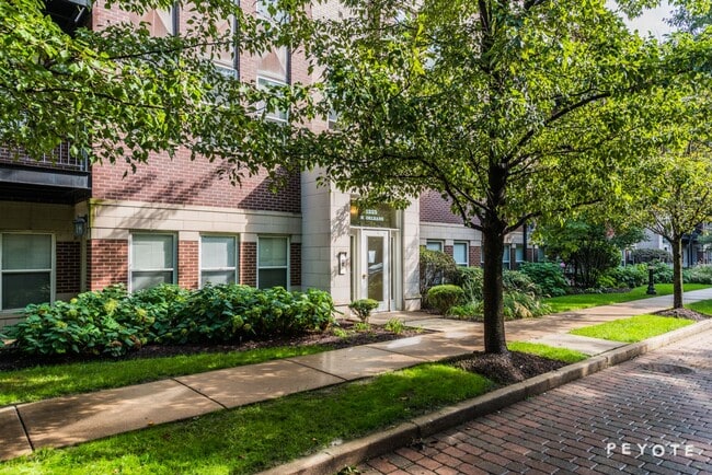 Photo - 1225 N Orleans Apartment