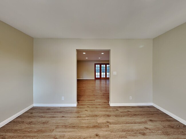 Building Photo - 829 Calle Catalpa