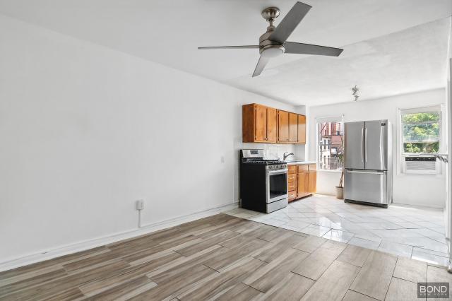 Foto principal - 3 bedroom in Brooklyn NY 11238