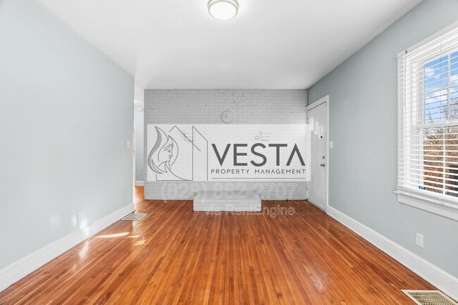 Building Photo - 18 Canterbury Rd