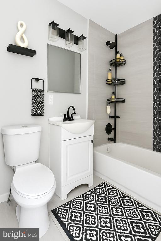 Building Photo - 624 N Payson St