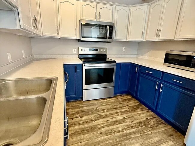 Building Photo - 1639 Roy St