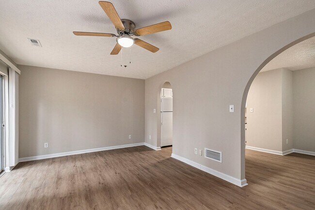 Building Photo - Renoved 3BR/2.5BA Townhome in Decatur!