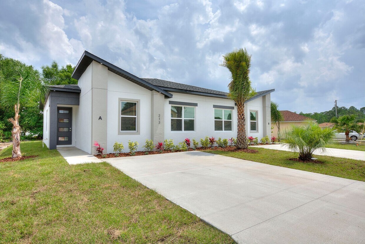 Foto principal - BRAND DUPLEX! Modern, energy efficient hom...