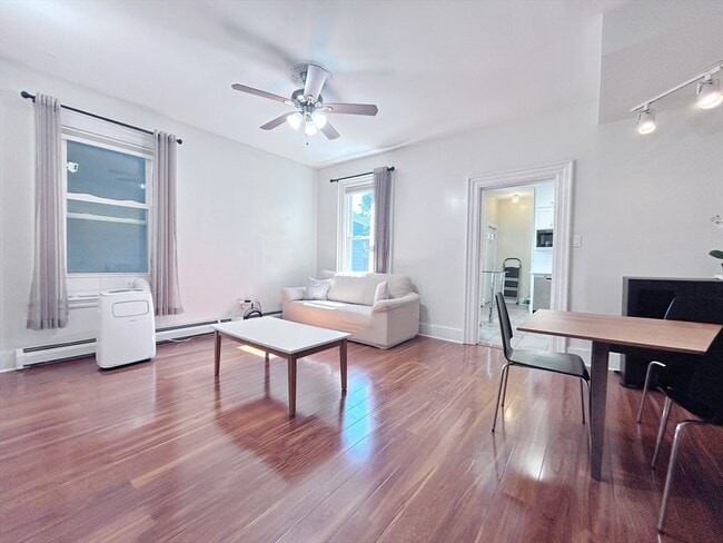 Foto del edificio - 156 Pleasant St