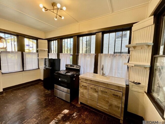 Photo - 408 E State St Apartment