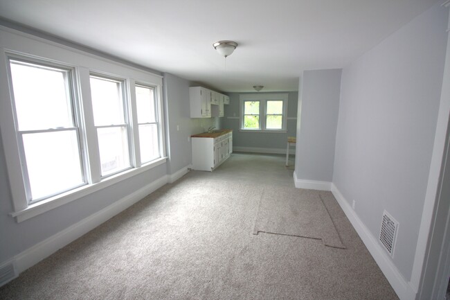 Living area off kitchen - 101 Custer St