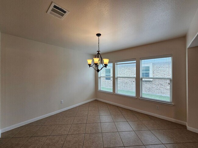 Foto del edificio - NEW IN MANAGEMENT - AVAILABLE NOW!