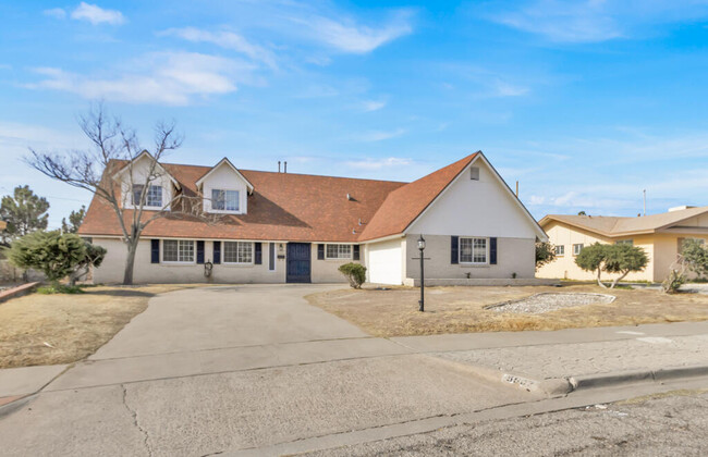 Building Photo - 5907 Cabrillo Dr