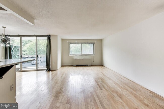 Foto del edificio - 7333 New Hampshire Ave