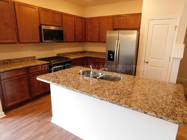 Building Photo - 312 White Oak Ridge Dr