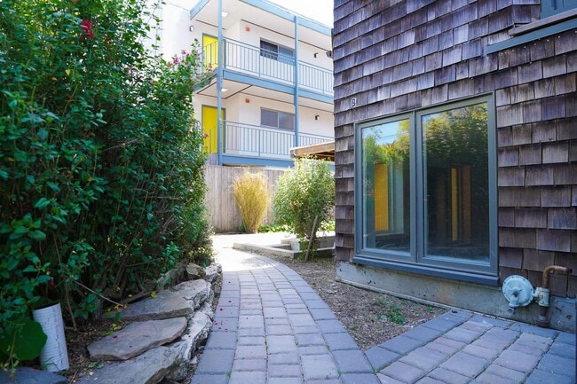 Building Photo - Beautiful Berkeley Unit!