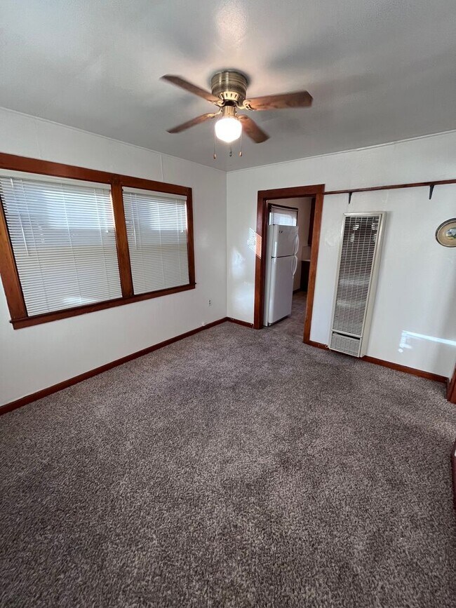 Building Photo - CUTE ONE BEDROOM ONE BATH HOME IN OLD ROSE...