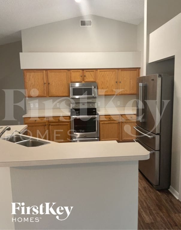 Building Photo - 917 Yellowbird Ave