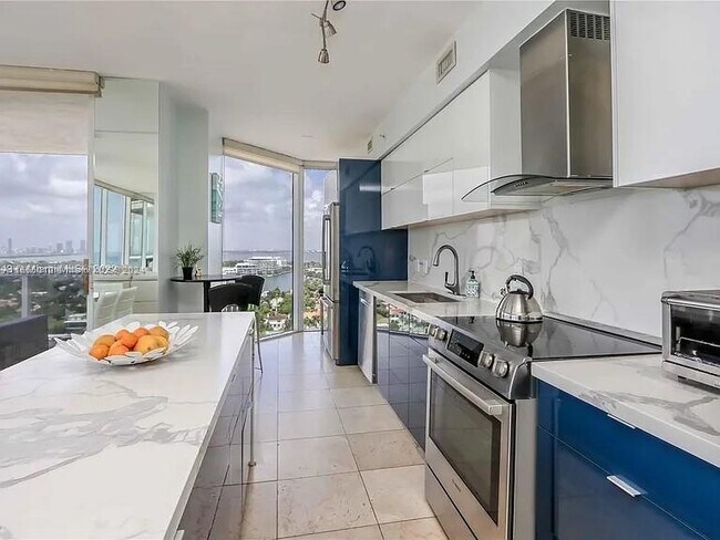 Foto del edificio - 4775 Collins Ave