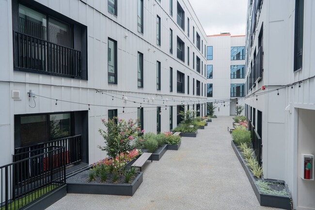 Building Photo - Cheatham Street Flats