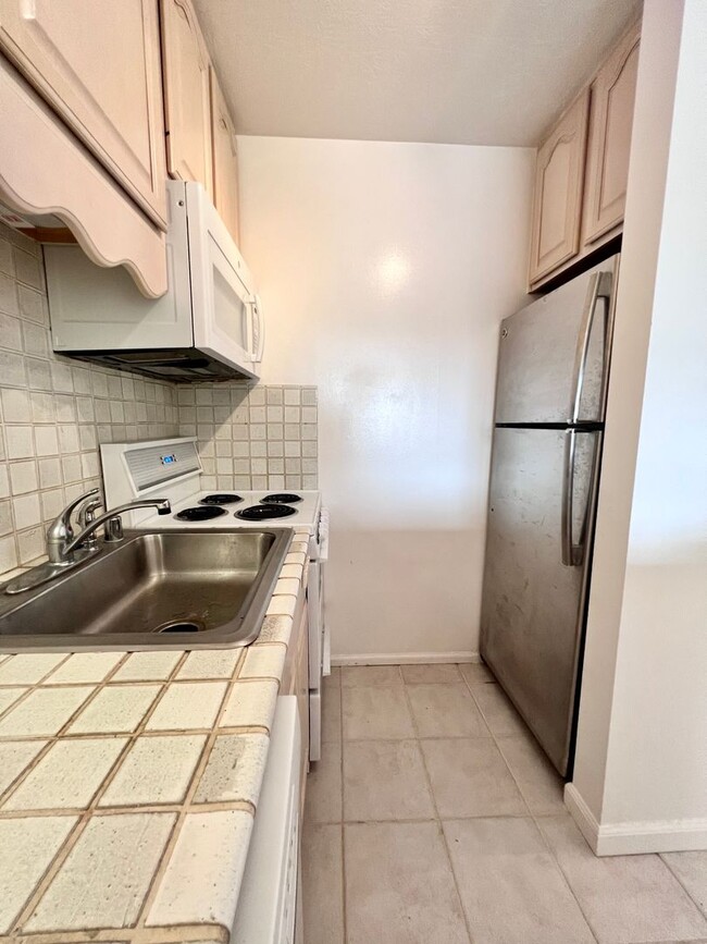 Foto del edificio - Sunny West facing one bedroom in the wonde...