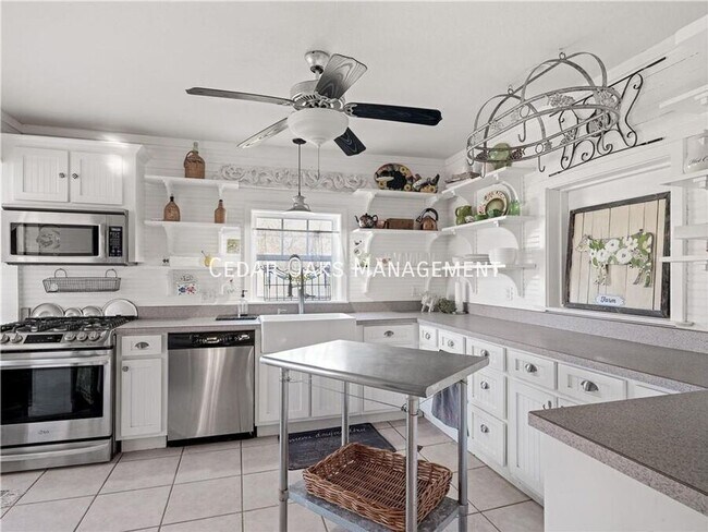 Foto del edificio - 303 N Summit St