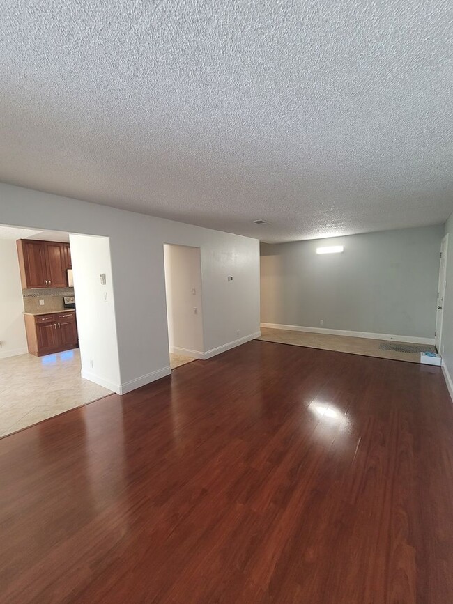 Foto del edificio - Charming 2-Bed, 1.5-Bath Concord Condo wit...
