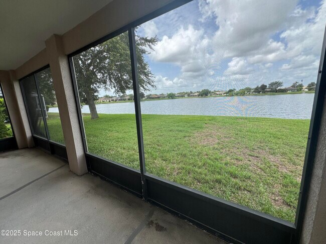 Foto del edificio - 2425 Bayhill Dr
