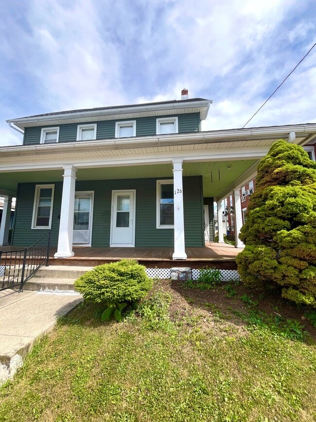 Building Photo - 126-128 E Maple St
