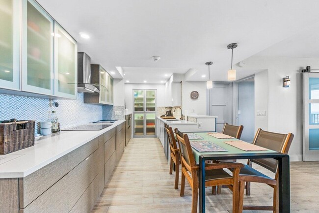 Building Photo - 5600 N Flagler Dr