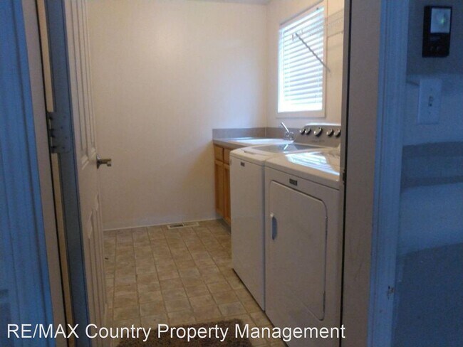 Foto del edificio - 4 br, 2.5 bath House - 3340 Sadie St NE