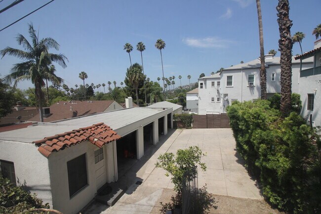 Building Photo - 7450 Hollywood Blvd