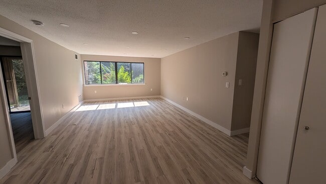 Building Photo - 48 Avonwood Rd